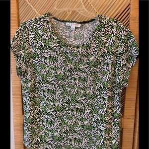 Dress barn, size large, short sleeve dressy top, 92%polyester, 8%Spandex,
